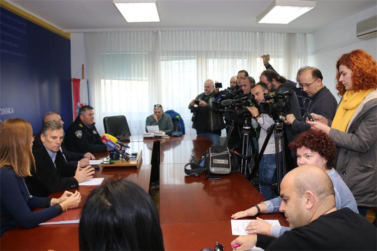 Slika /PU_SD/Slike/Konferencija 13.12.2019 (2).JPG